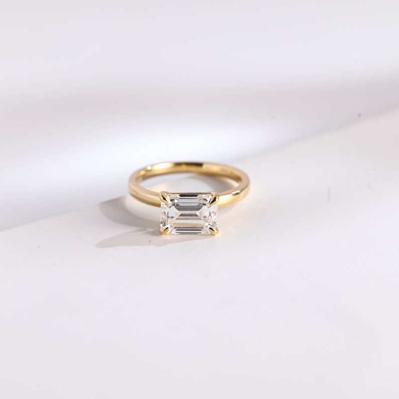 Stunning 1.0 - 2.0 CT Emerald Moissanite Engagement Ring with Solitaire Design 1