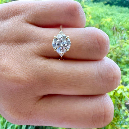 2.65 CT Round Cluster Moissanite Engagement Ring
