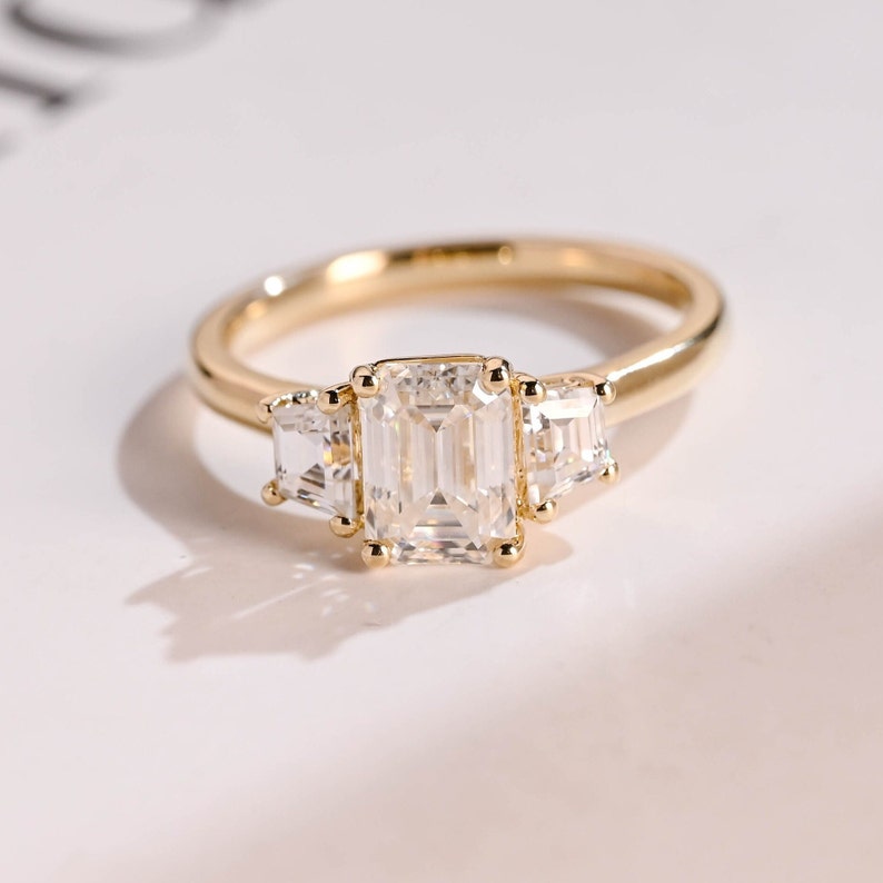 Stunning 1.0 - 2.0 CT Emerald Moissanite Engagement Ring with Three Stone Design 1