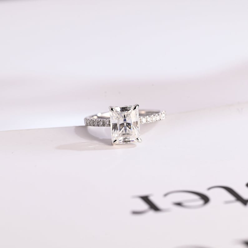 Stunning 1.0 - 2.0 CT Emerald Moissanite Engagement Ring With Hidden Halo Design 1